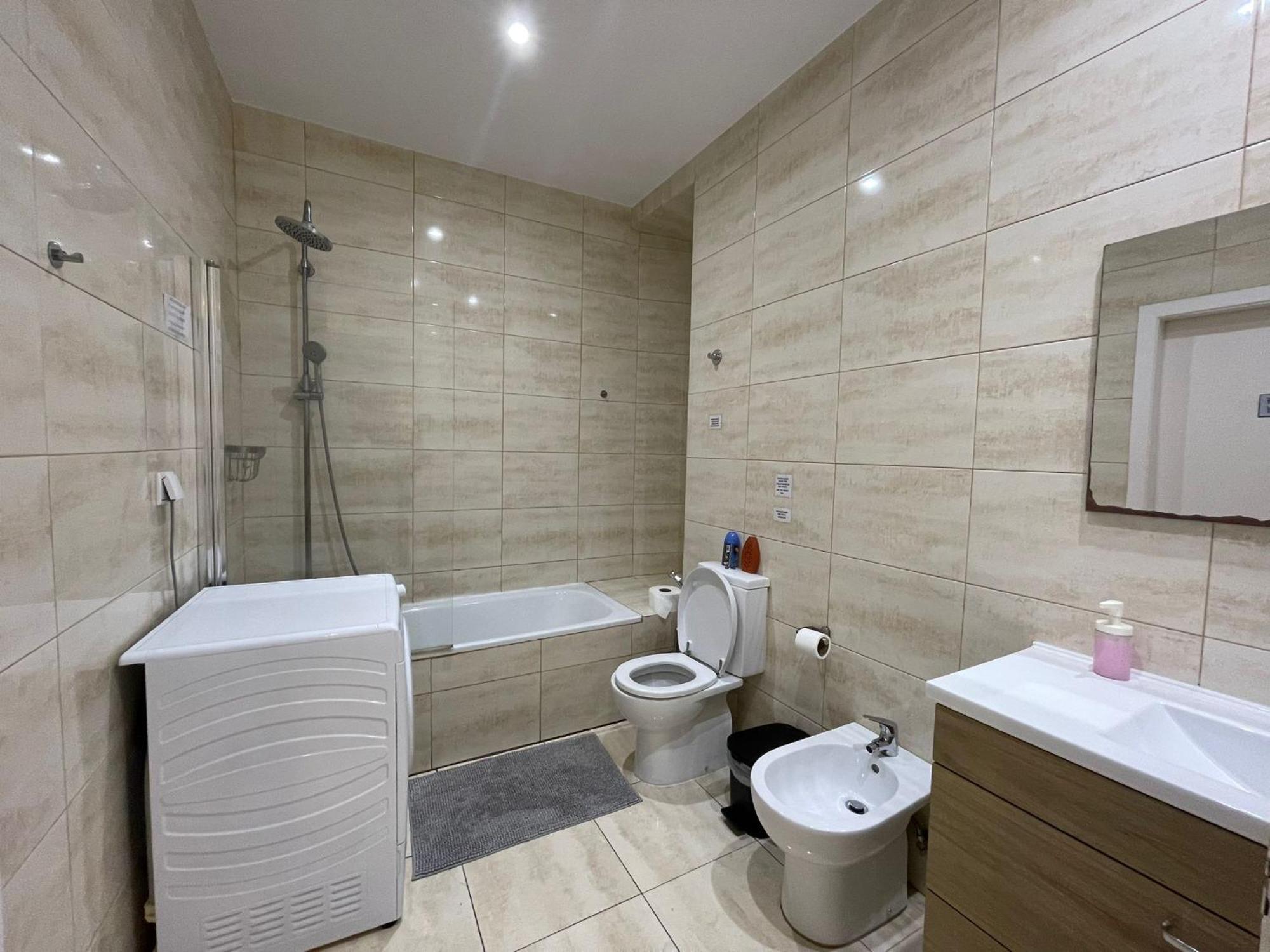 Embassy Arriaga Private Elegance Rooms In Stylish Shared Apartment Lissabon Exterior foto